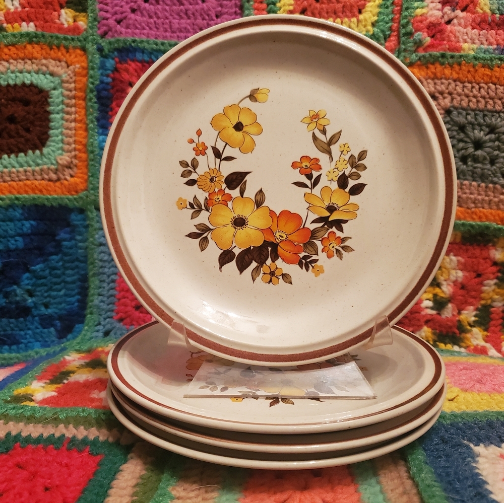 Vintage Stonewear Set Of Four Chablis Hearthside Casual Elegance Salad Plates